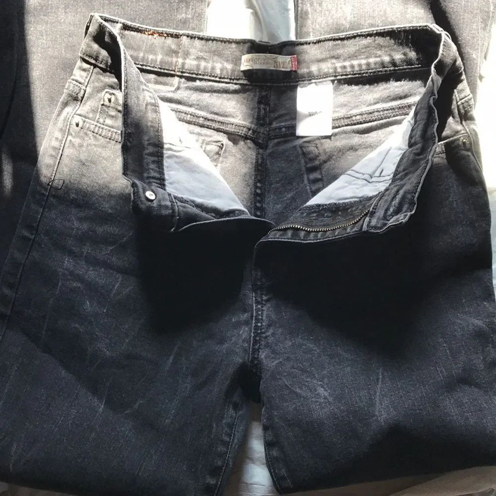 Levi’s Black perfectly Slimming Jeans sz. 12M EUC